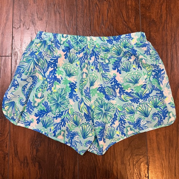 Lilly Pulitzer Luxletic shorts - Picture 4 of 5